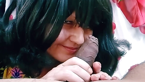 Hot milf with a sexy round ass shows her sexy body