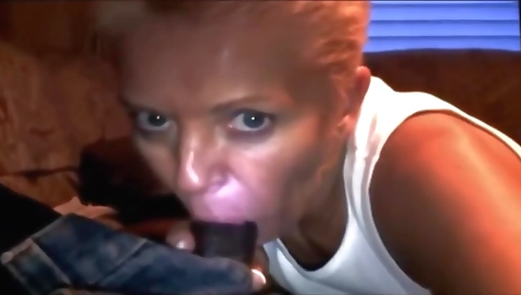 amateur blonde with big ass fucks her mouth and pussy