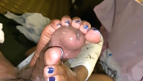 Beautiful footjob in a homemade foot fetish porn video