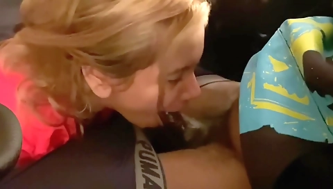 Amateur blonde getting a facial from her big cumshot