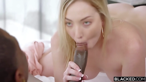 Amateur milf with a big ass gets fucked on her couch